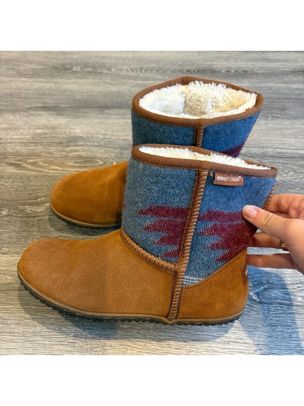 Minnetonka Wool Blend Aztec Pattern Shearling Lined Ankle Boots Size 8 - Picture 3 of 9